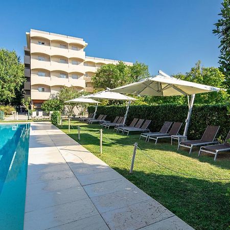 Hotel La Pergola Lignano Sabbiadoro Luaran gambar