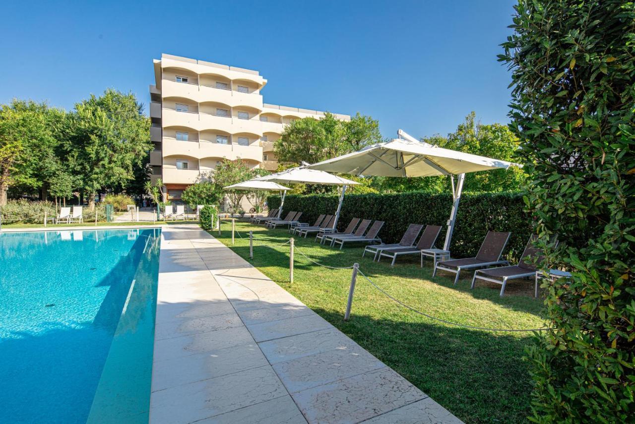 Hotel La Pergola Lignano Sabbiadoro Luaran gambar